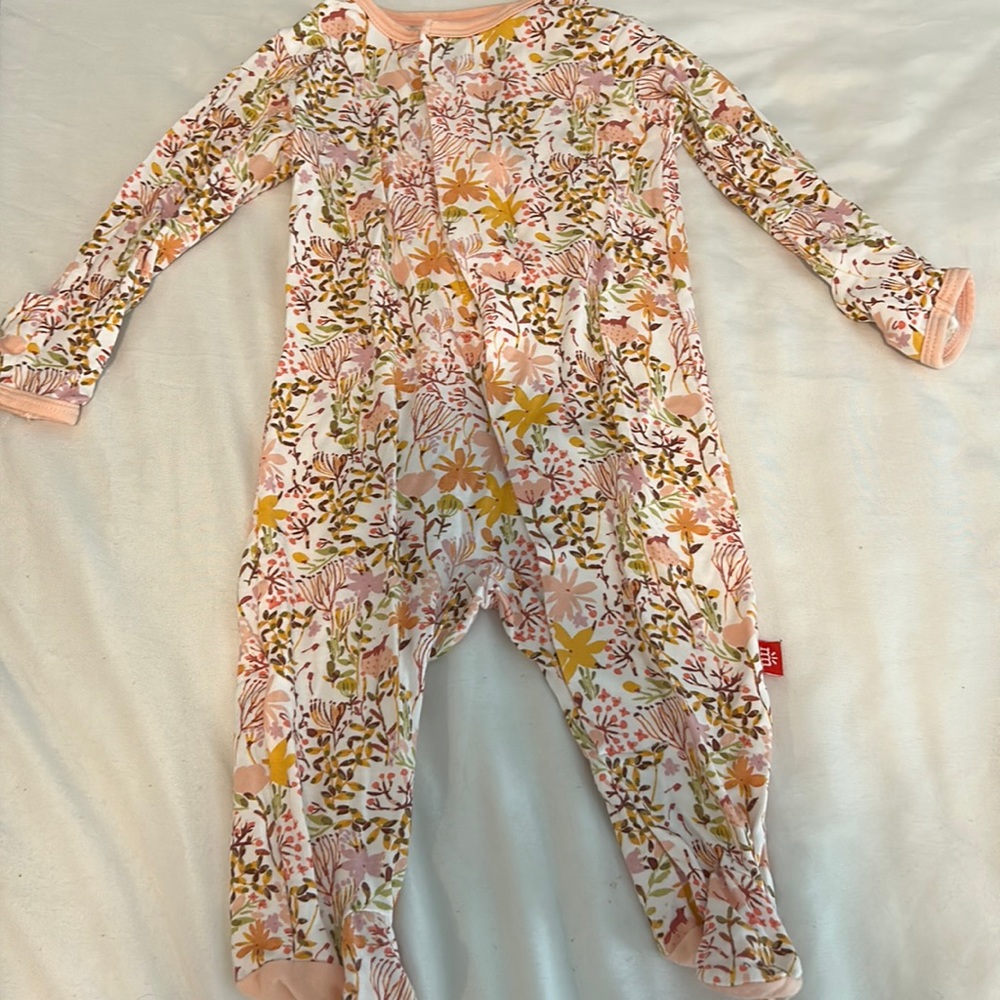 Magnetic Me footie pajama size 0-3 VGUC